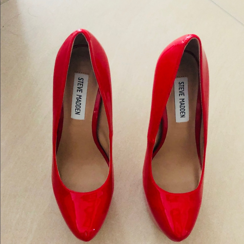 New “unworn” Steve Madden pump shoes.